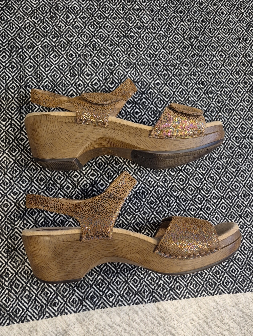 Dansko Metallic Strap Sandals Size 8.5 (39) - Picture 7 of 10